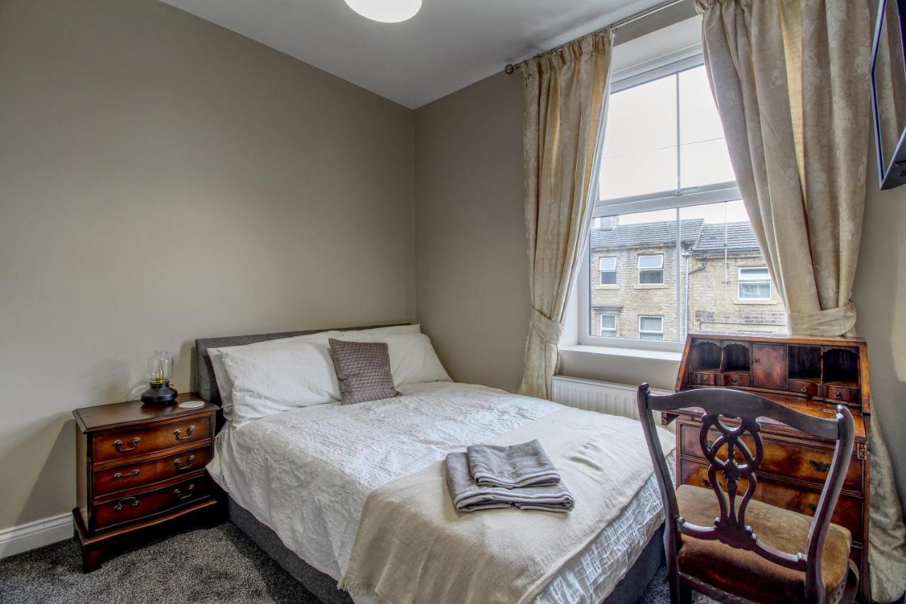 6 Dbl Bed, Central Huddersfield House Inc Parking Exterior photo