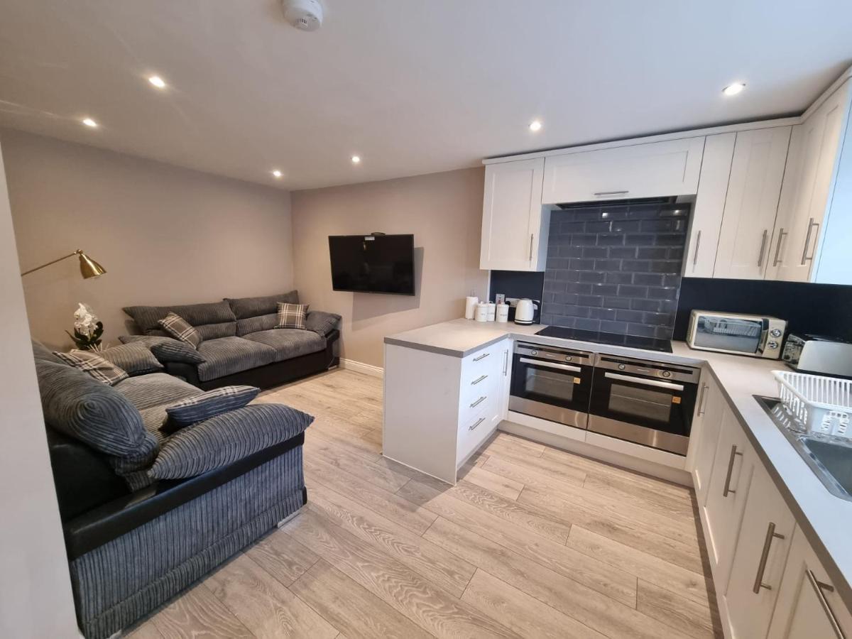 6 Dbl Bed, Central Huddersfield House Inc Parking Exterior photo
