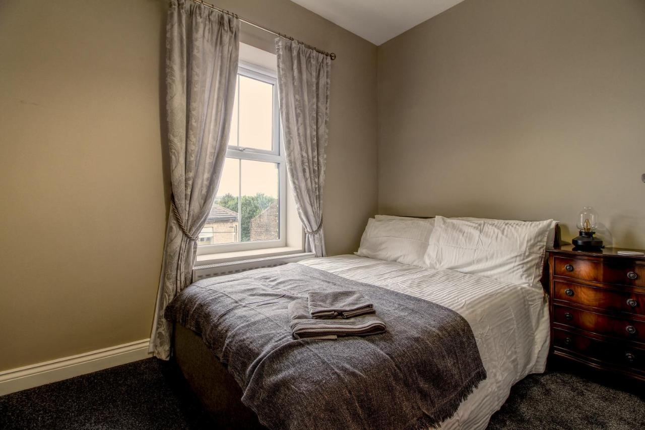 6 Dbl Bed, Central Huddersfield House Inc Parking Exterior photo