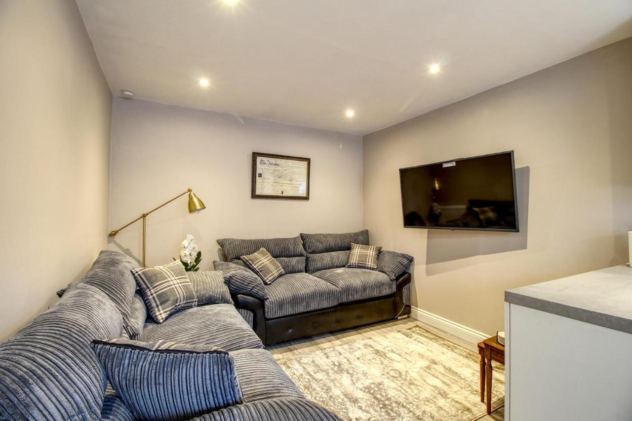 6 Dbl Bed, Central Huddersfield House Inc Parking Exterior photo