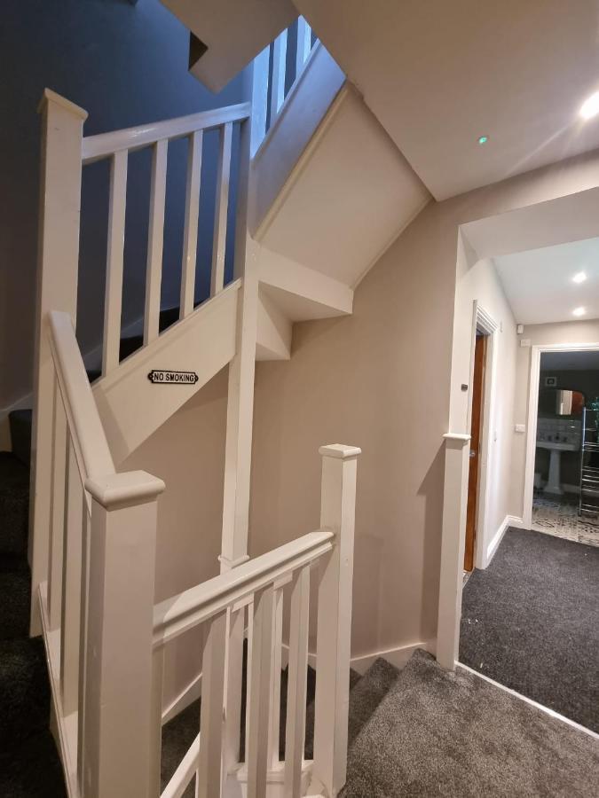 6 Dbl Bed, Central Huddersfield House Inc Parking Exterior photo