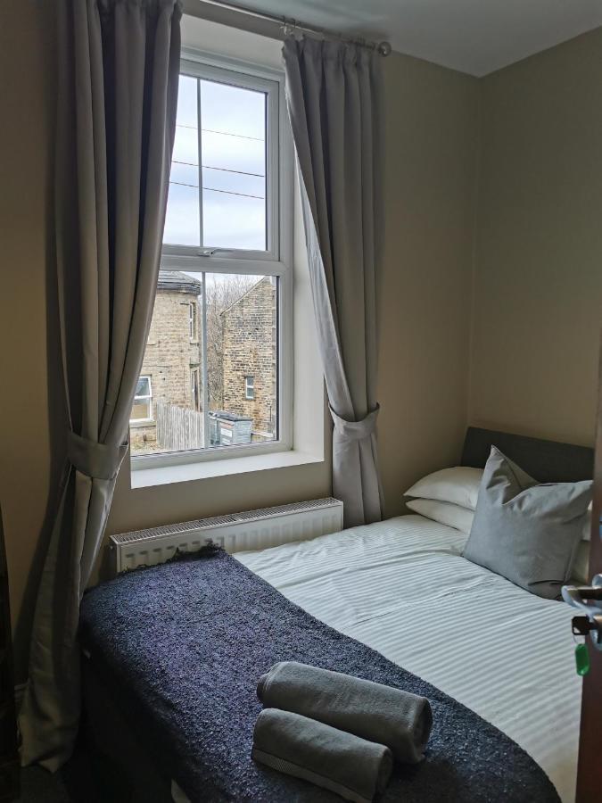 6 Dbl Bed, Central Huddersfield House Inc Parking Exterior photo