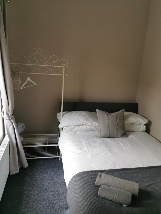6 Dbl Bed, Central Huddersfield House Inc Parking Exterior photo